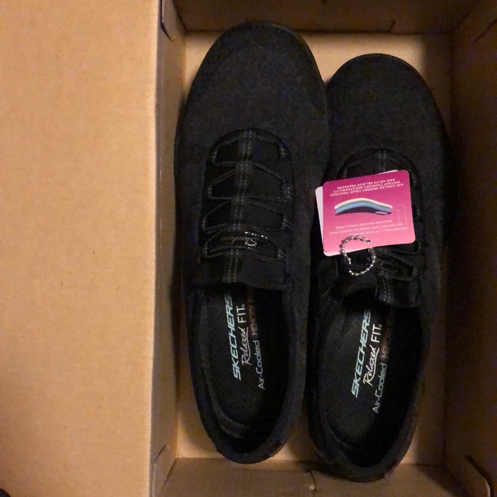 Skechers New in Box 8.5